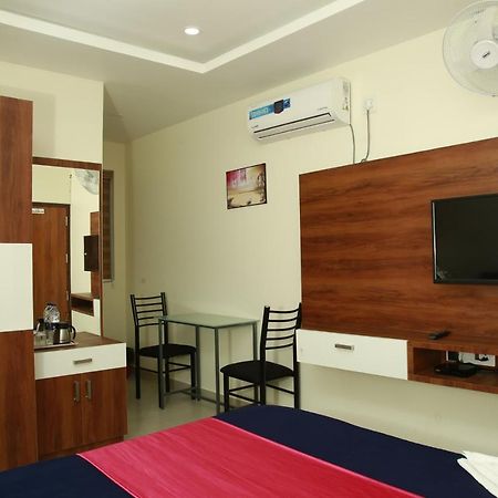 Dreams Residency Manjeri Экстерьер фото
